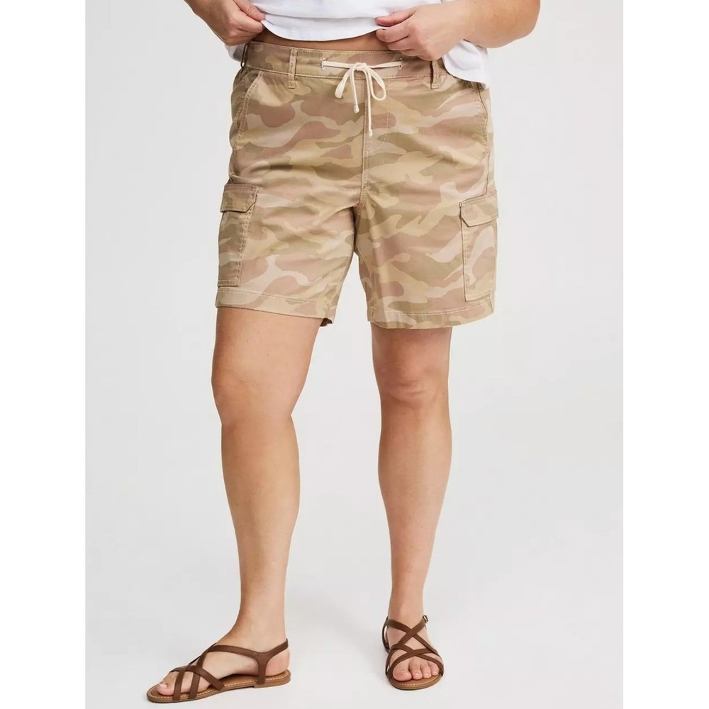 Torrid 8" Weekend Bermuda Cargo Shorts Plus Size 2